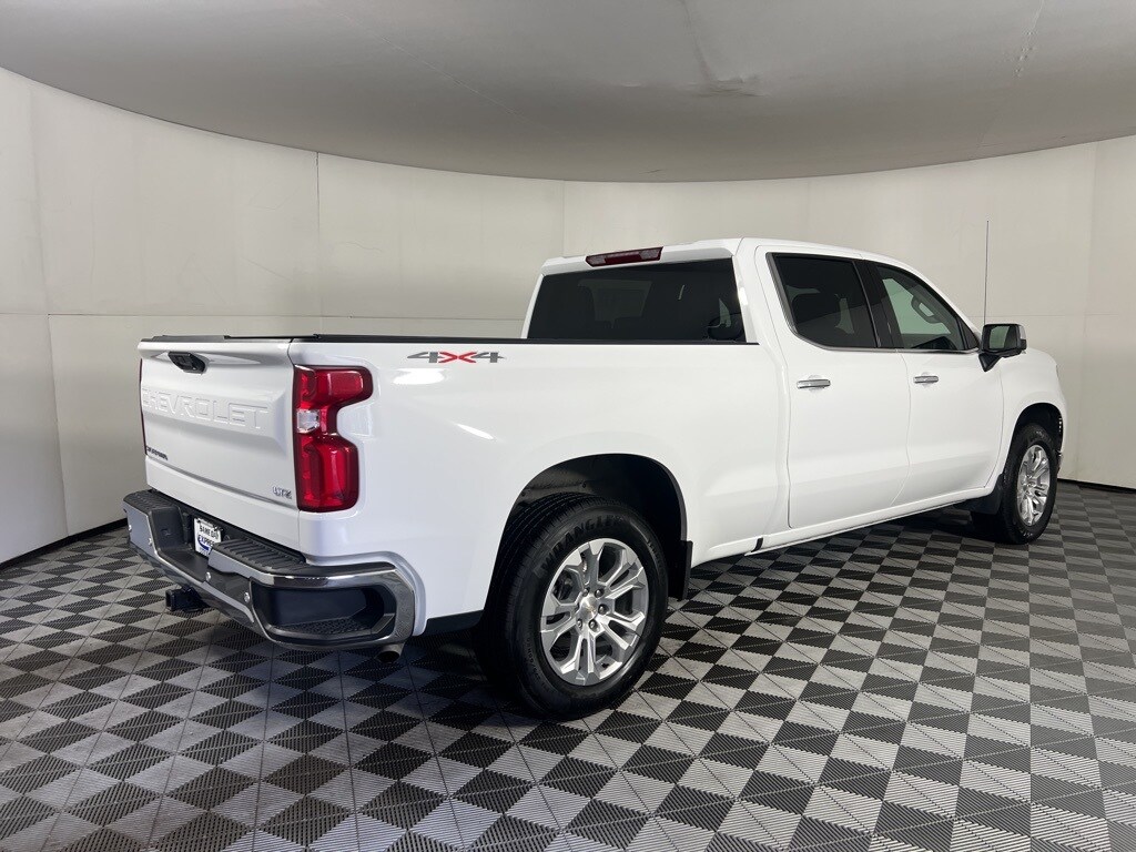 2024 Chevrolet Silverado 1500 LTZ photo 2