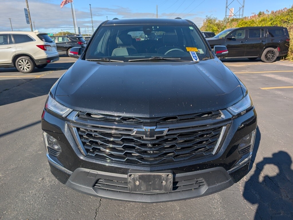 2023 Chevrolet Traverse Premier photo 2