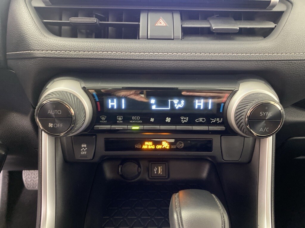 2023 Toyota RAV4 Hybrid LE photo 3