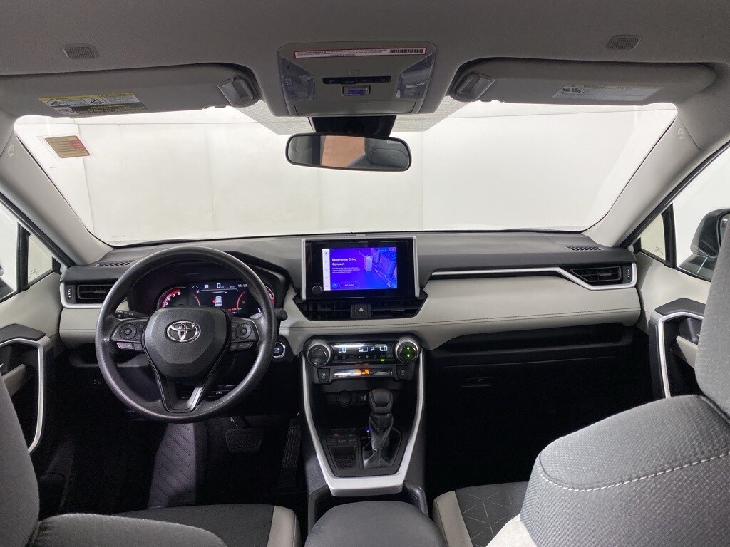 2023 Toyota RAV4 XLE photo 2