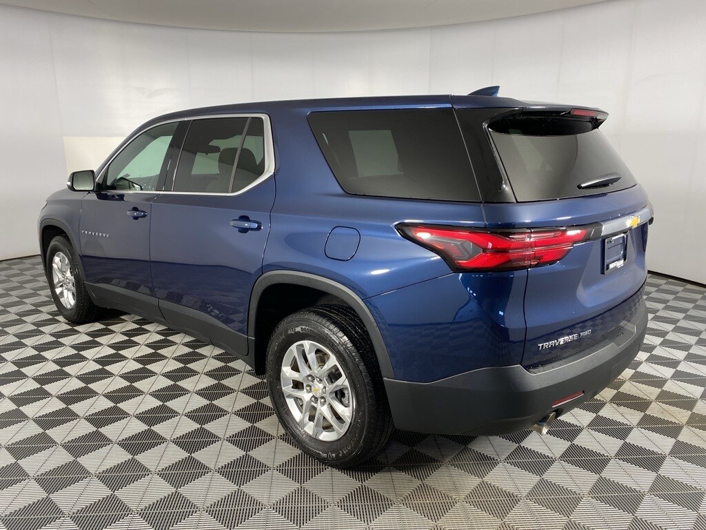 2023 Chevrolet Traverse 1LS photo 2