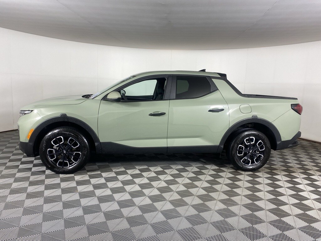 2024 Hyundai Santa Cruz SE photo 2