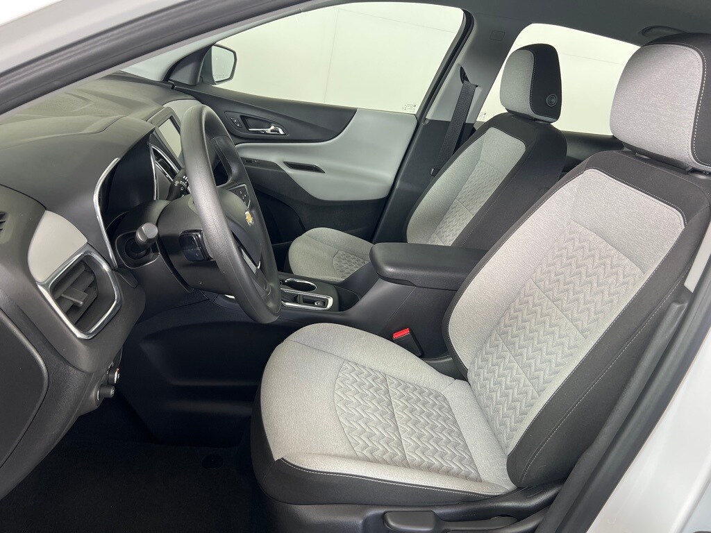 2024 Chevrolet Equinox LS photo 2