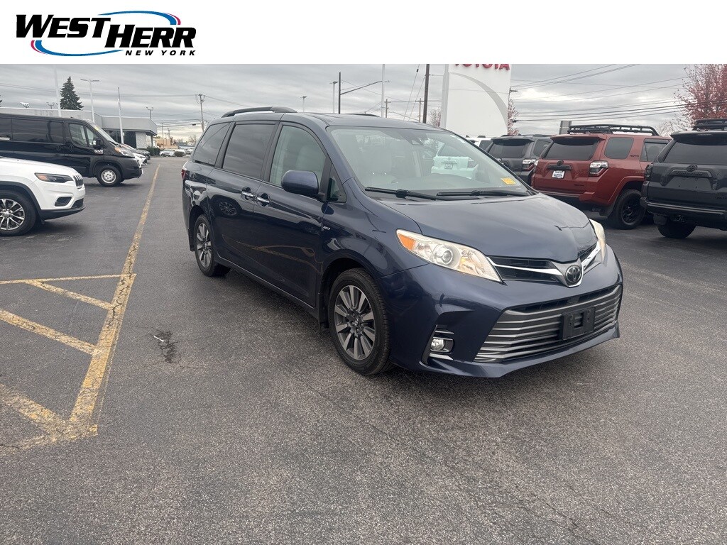 Used 2018 Toyota Sienna XLE Premium 7 Passenger Van Passenger Van