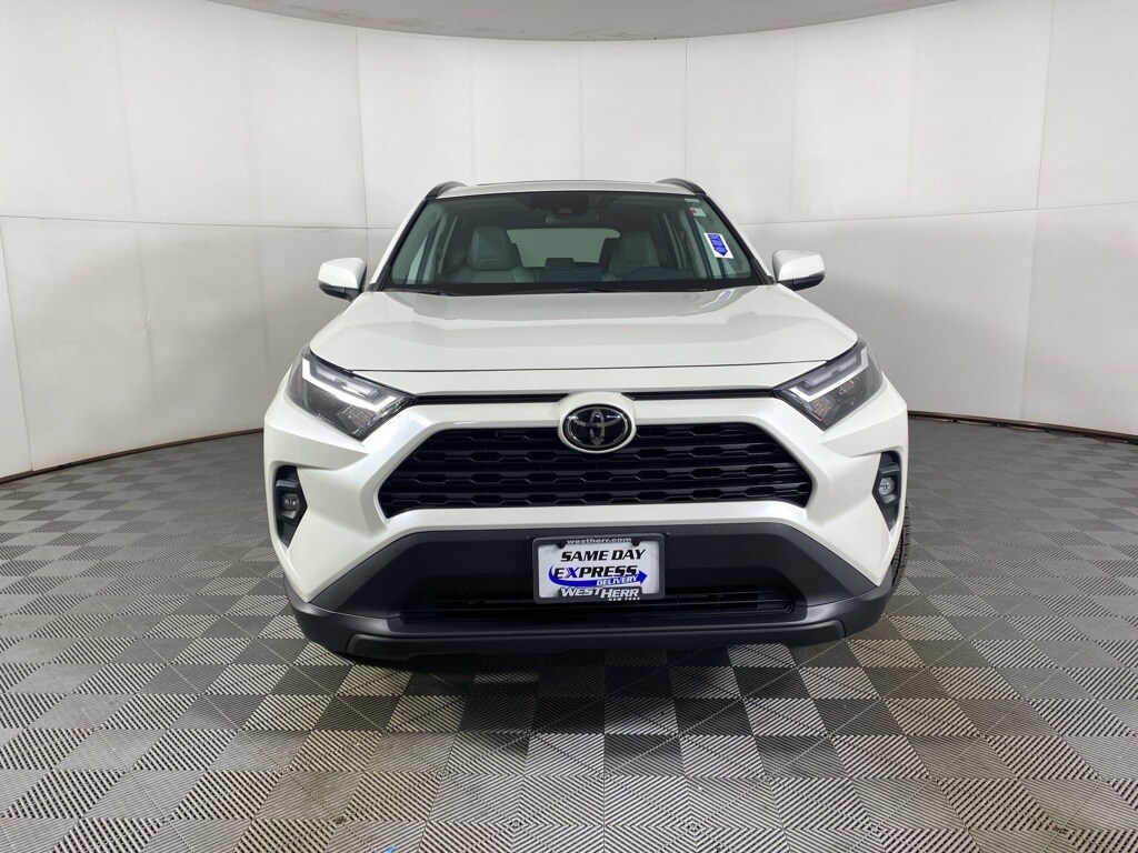 2022 Toyota RAV4 XLE Premium photo 2