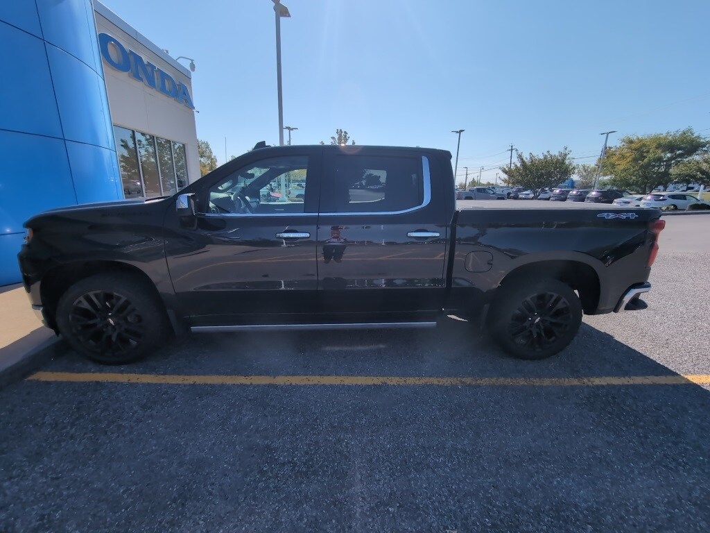 2022 Chevrolet Silverado 1500 LTZ photo 2