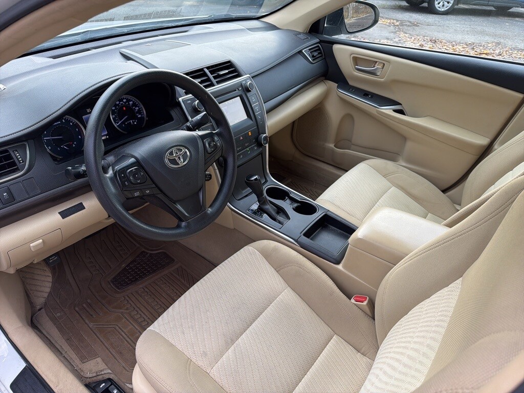 2017 Toyota Camry LE photo 2
