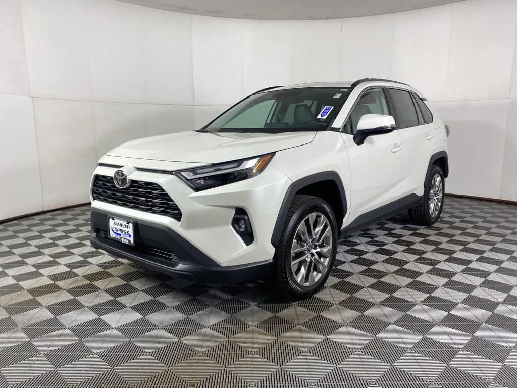 2022 Toyota RAV4 XLE Premium photo 4