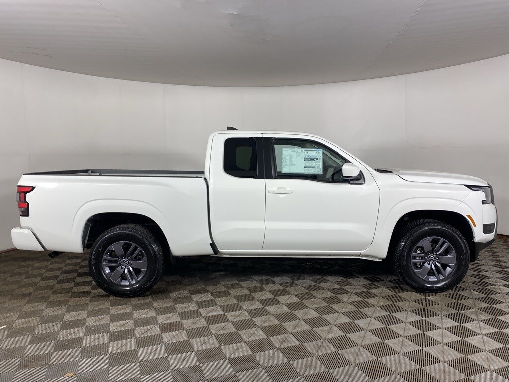 2025 Nissan Frontier SV photo 3