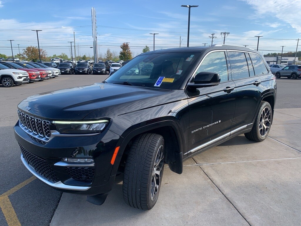 2022 Jeep Grand Cherokee Summit photo 4