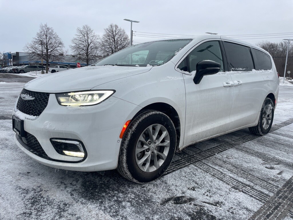 Used 2026 Chrysler Pacifica Select Van Passenger Van