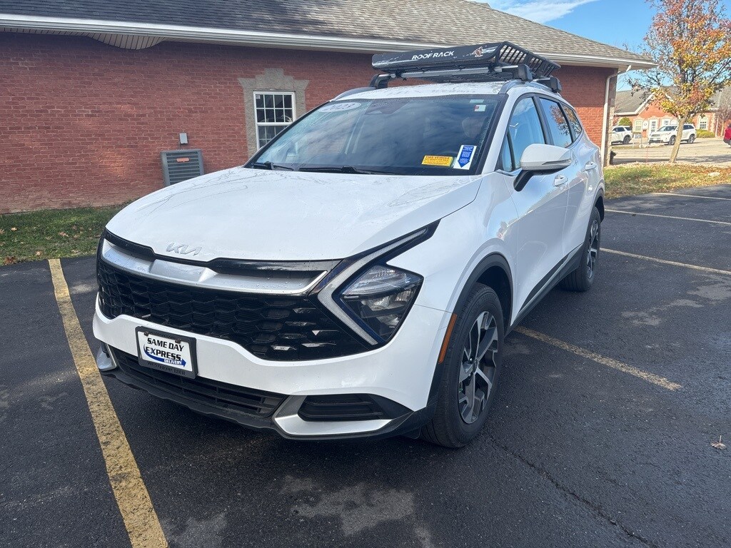 2023 Kia Sportage EX photo 3