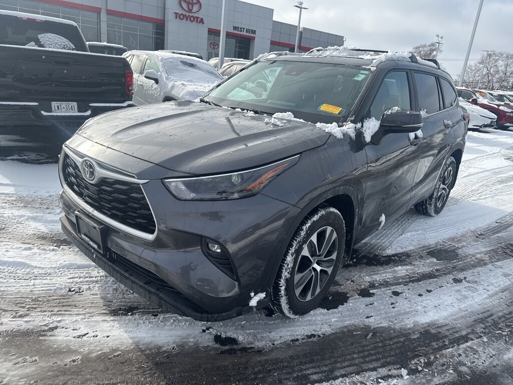 Used 2023 Toyota Highlander XLE SUV