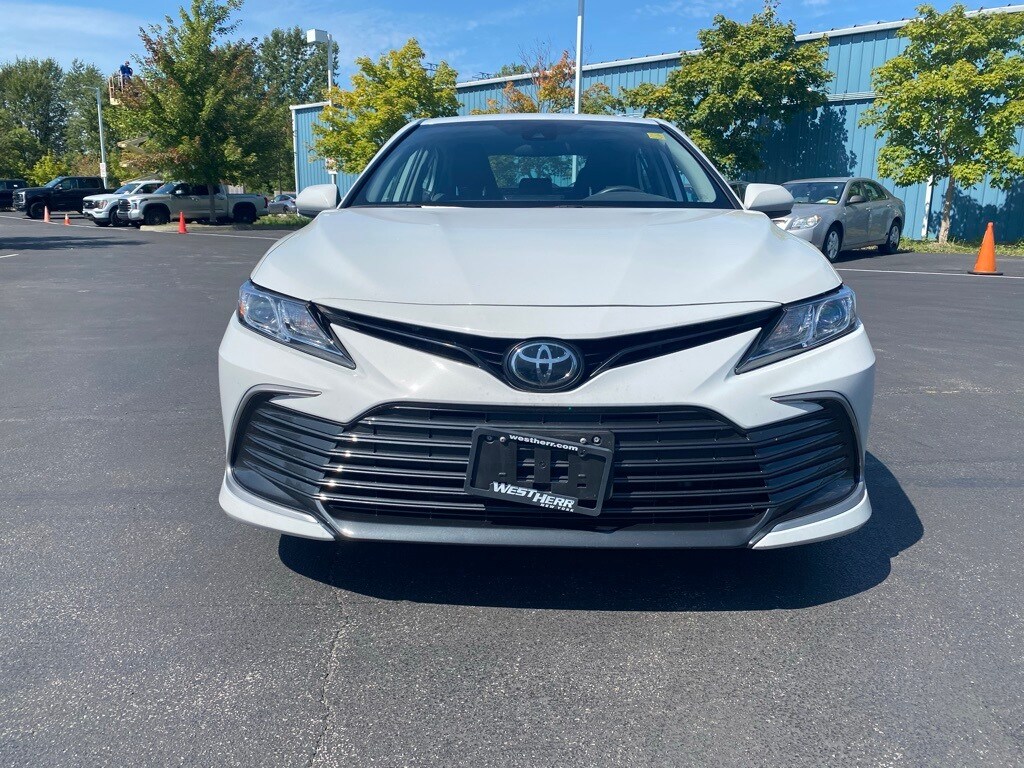 2023 Toyota Camry LE photo 3