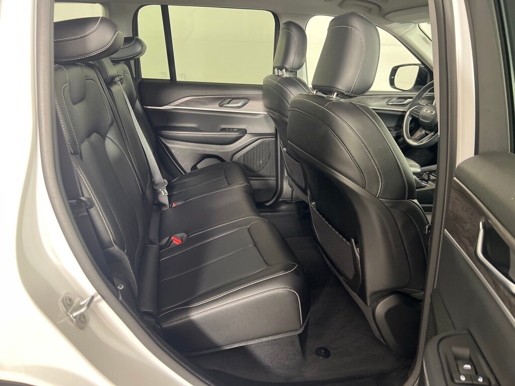 2023 Jeep Grand Cherokee Limited photo 3