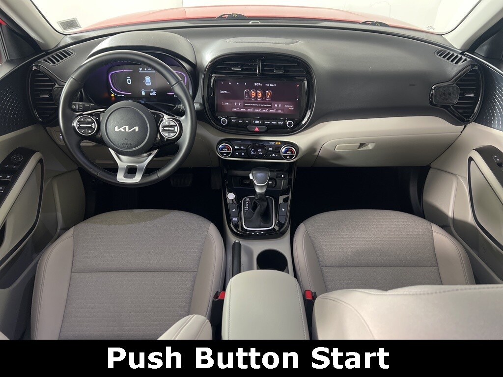 2023 Kia Soul EX photo 2