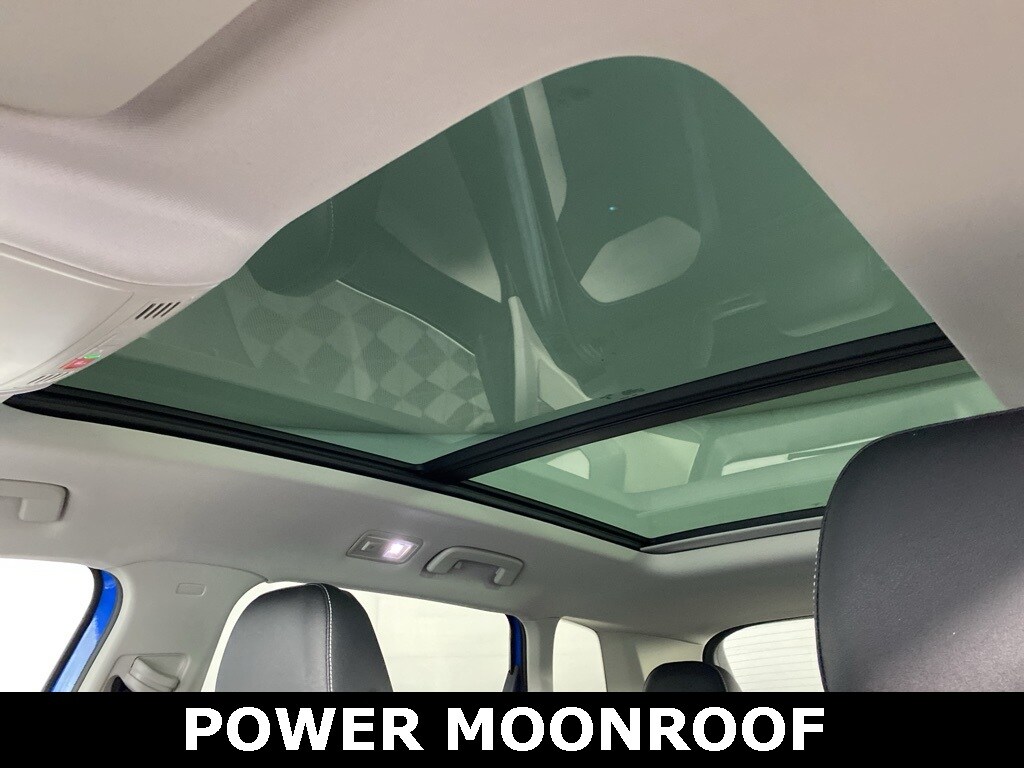 2025 Volkswagen Taos SEL photo 2