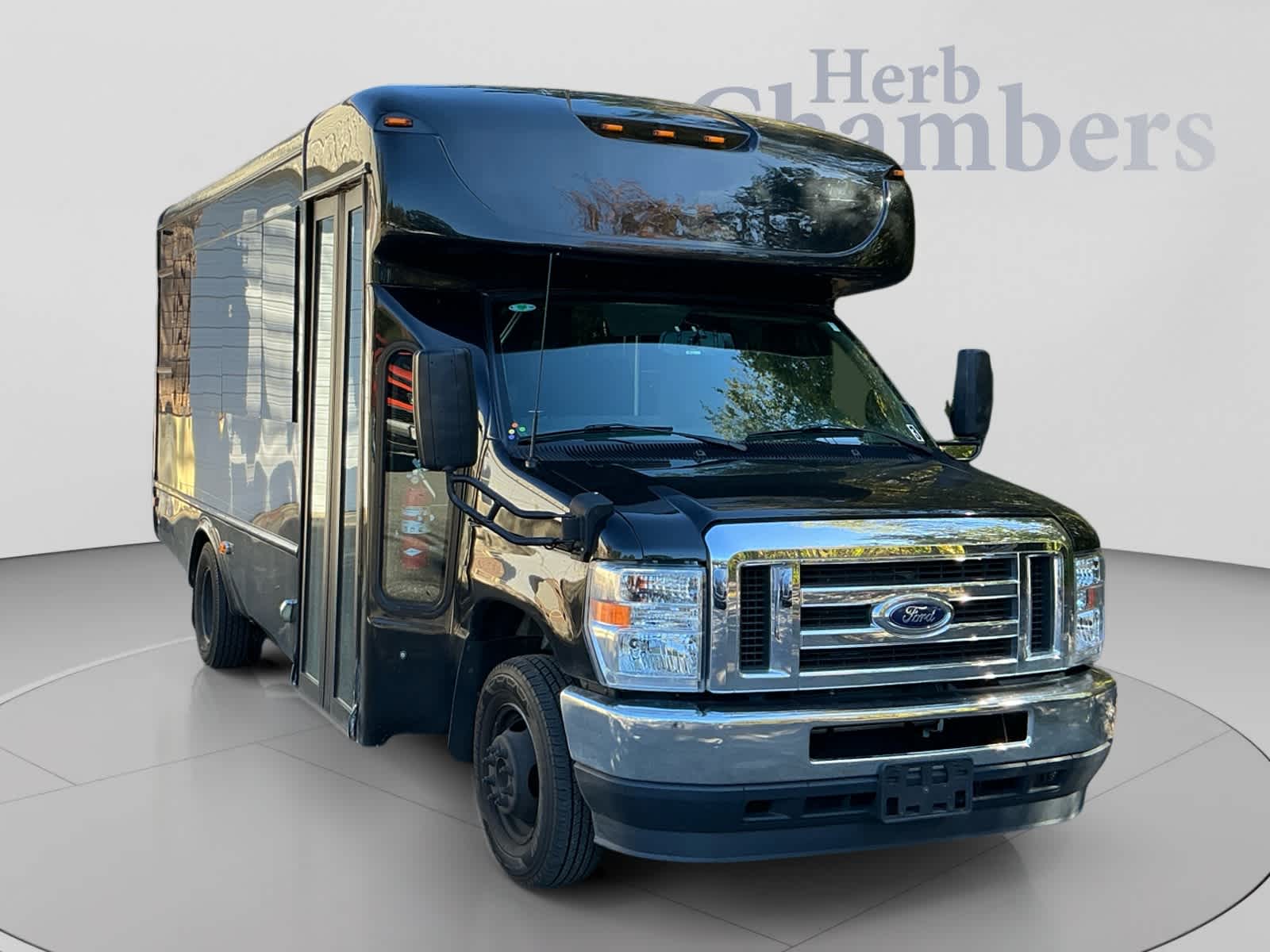 2023 Ford E-Series Cutaway Base