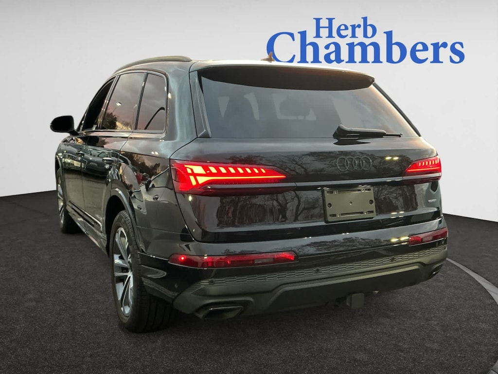 Used 2025 Audi Q7 45 Premium SUV