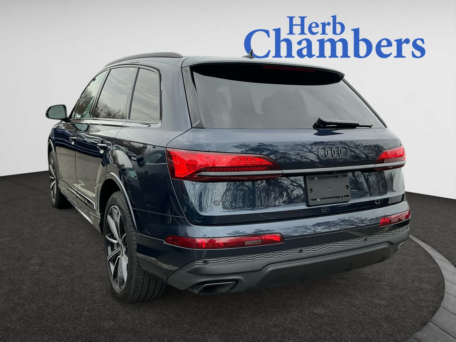 2025 Audi Q7 45 Premium photo 2