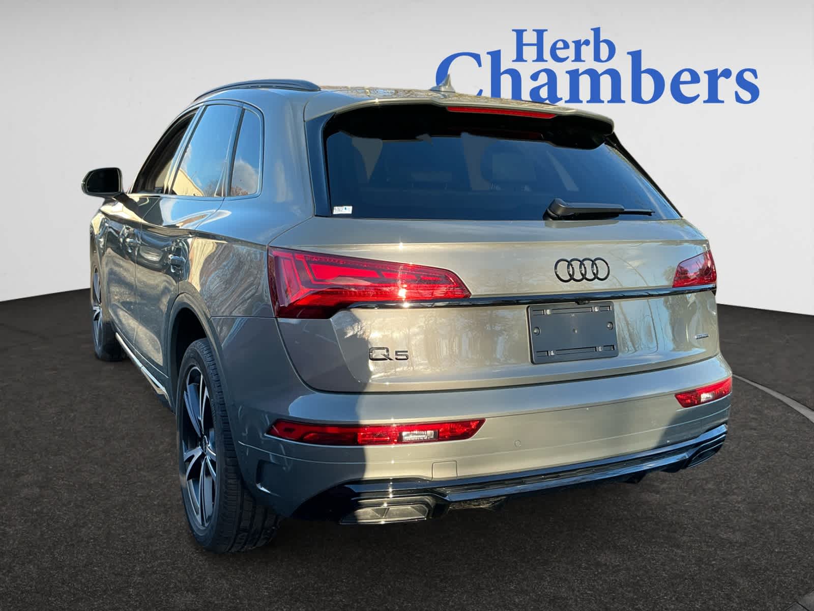 2025 Audi Q5 45 S line Premium photo 3