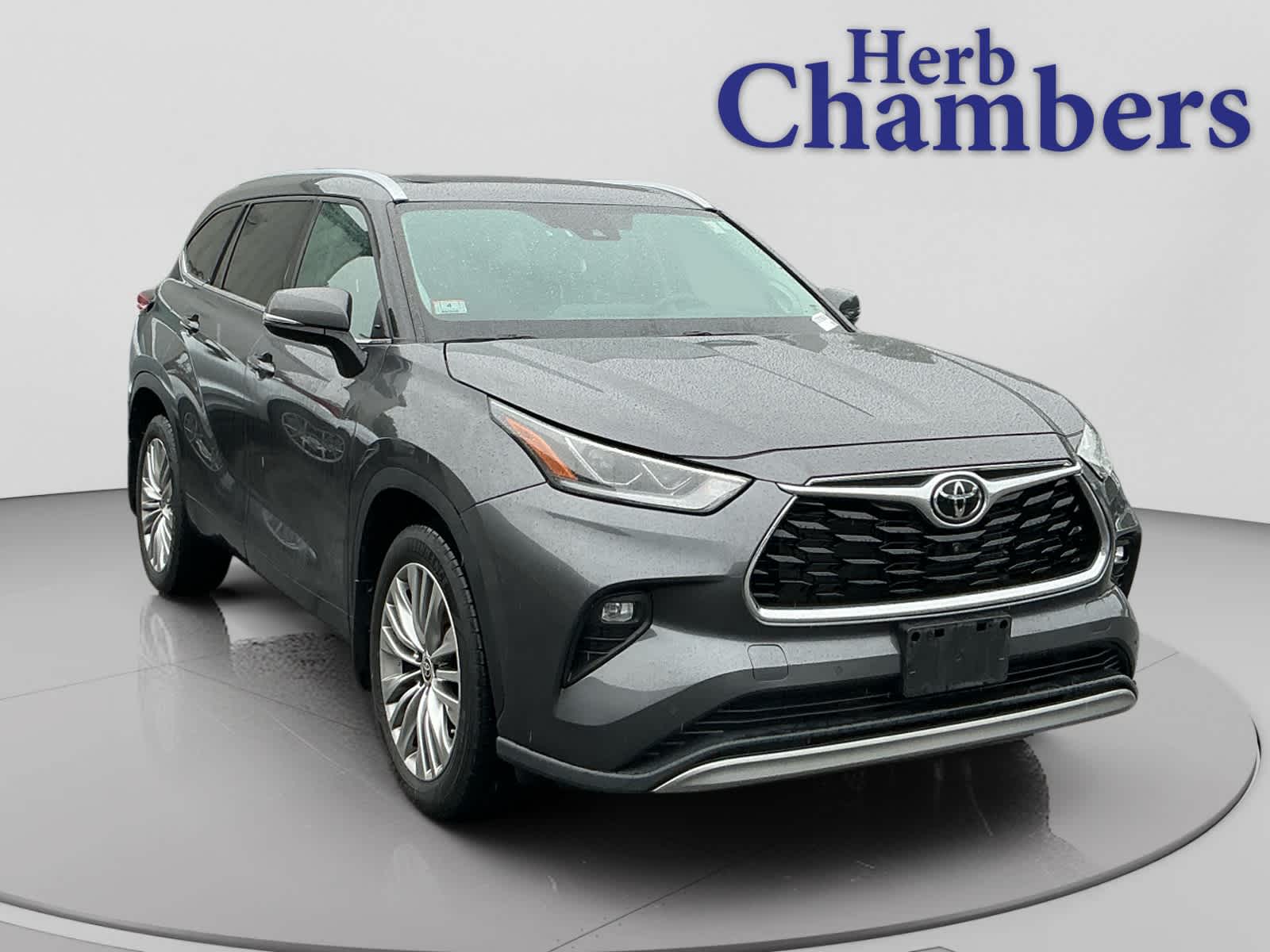used 2022 Toyota Highlander car, priced at $35,498