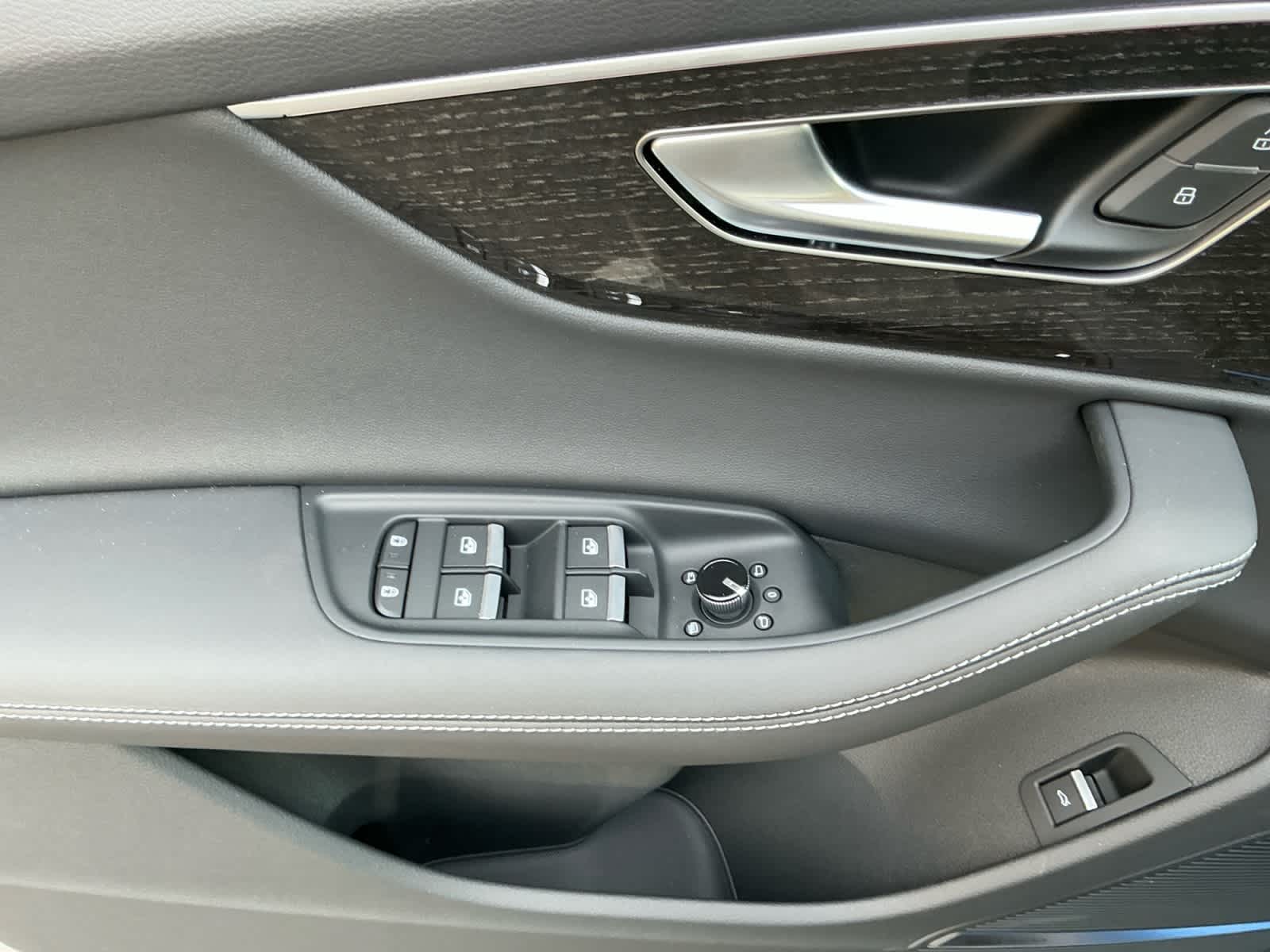 new 2026 Audi Q7 car, priced at $78,560