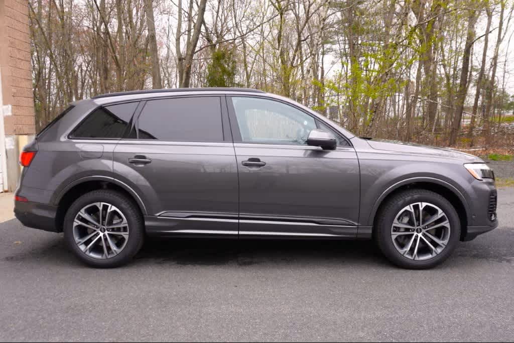 new 2026 Audi Q7 car, priced at $79,155