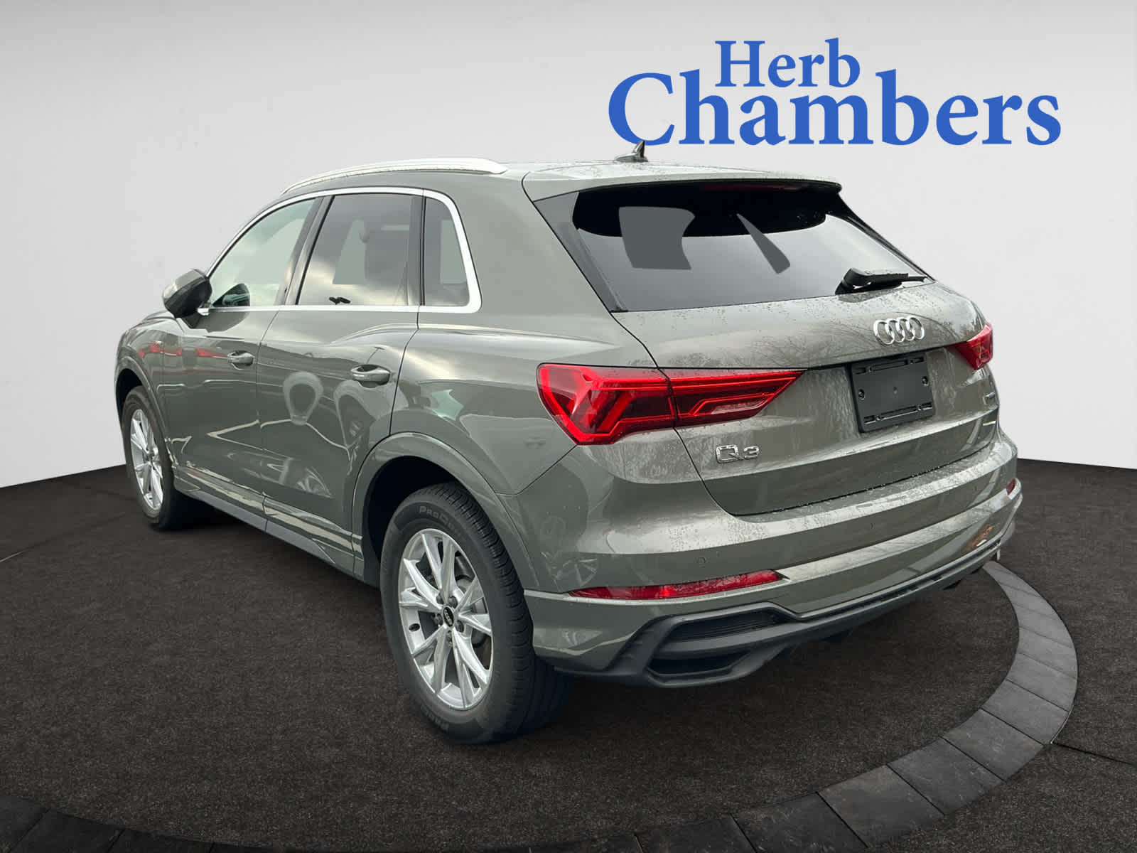 2025 Audi Q3 45 TFSI S line Premium photo 3