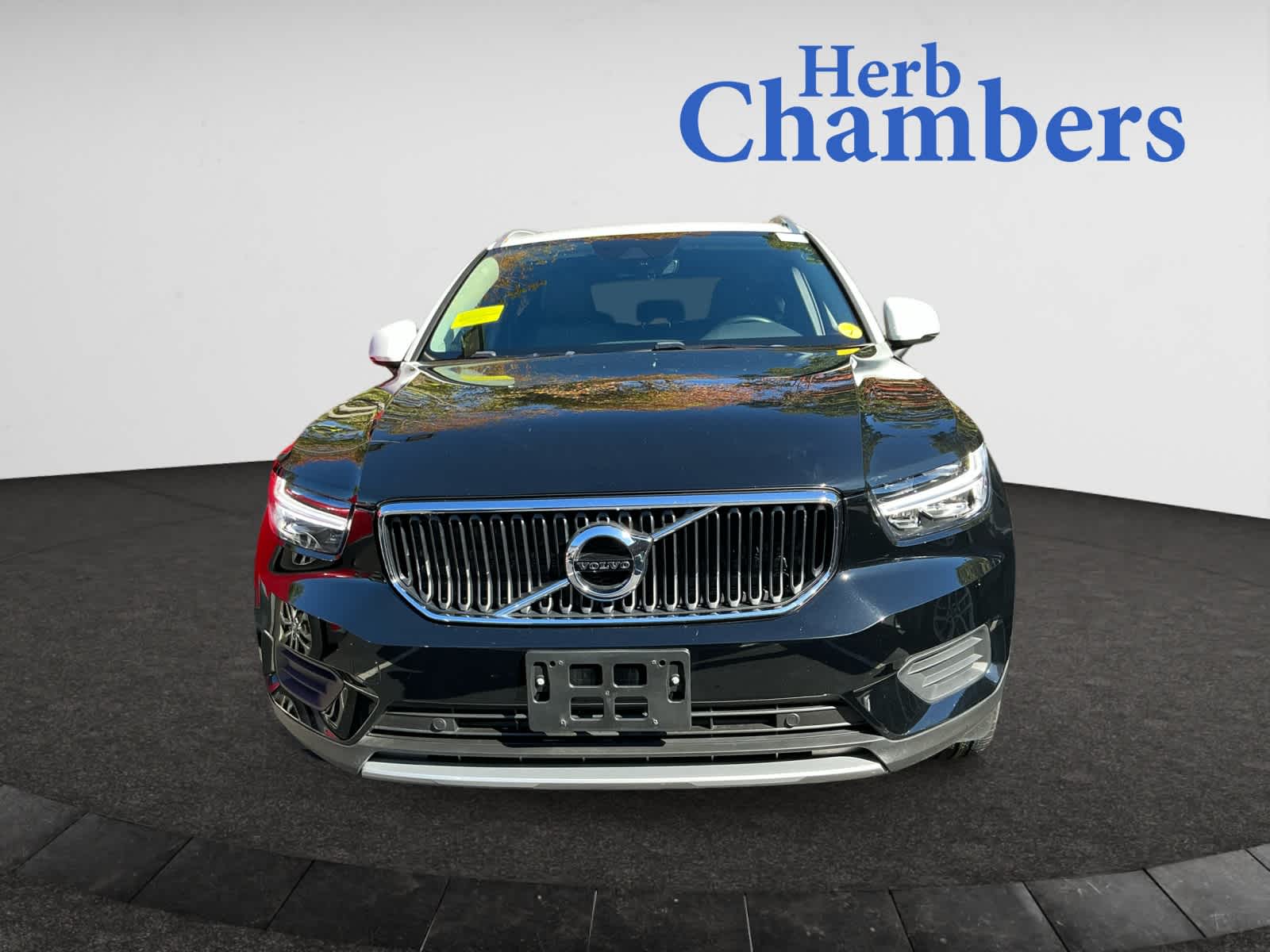 2019 Volvo XC40 Momentum photo 2