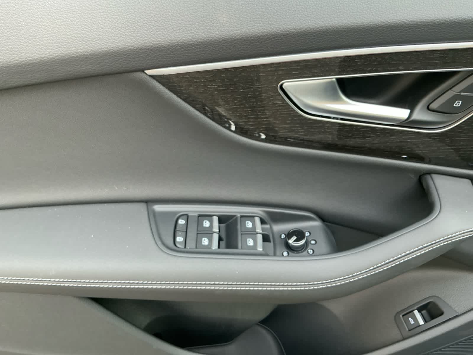 new 2026 Audi Q7 car, priced at $77,140