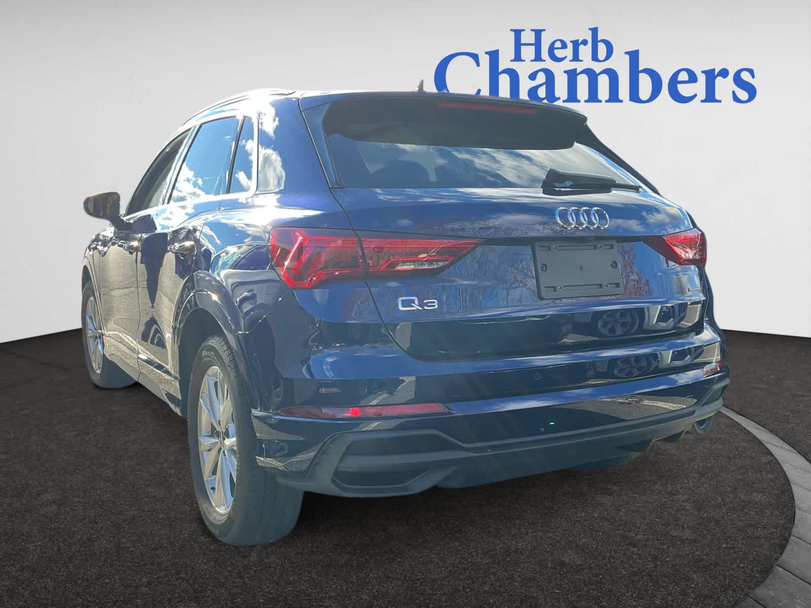 2025 Audi Q3 45 TFSI S line Premium photo 3