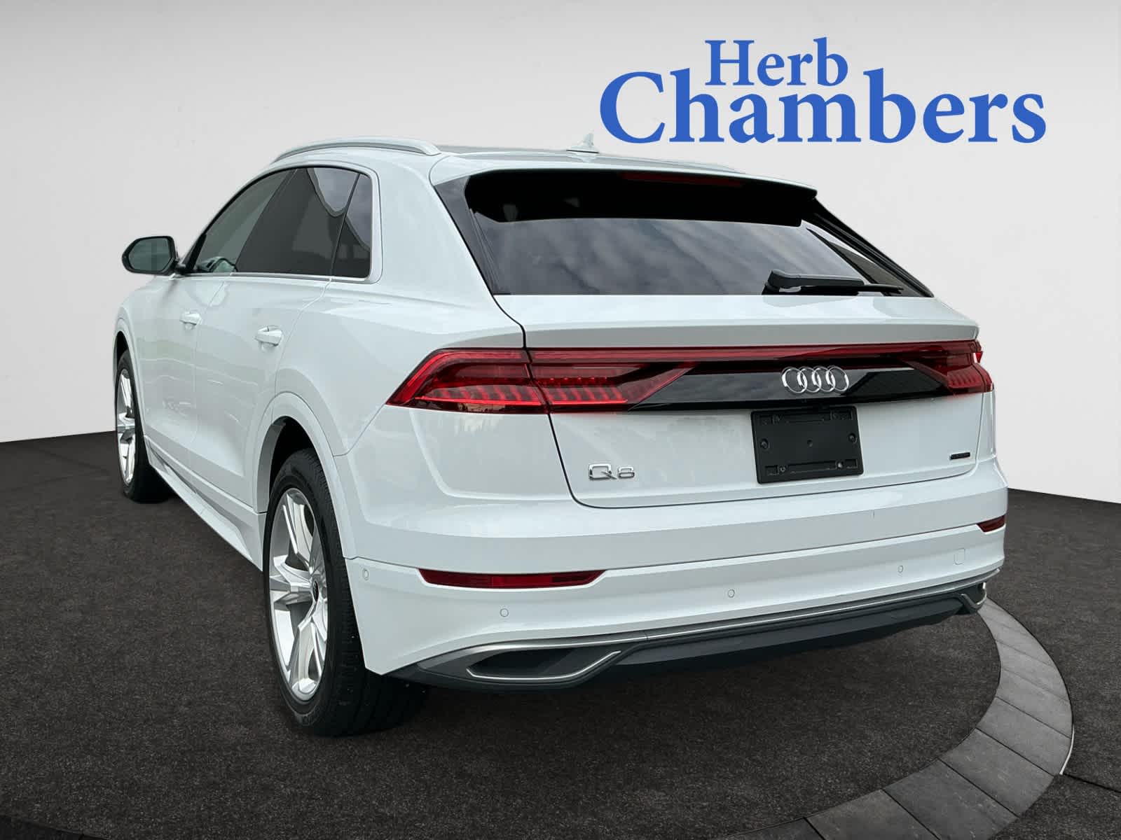 2023 Audi Q8 55 Prestige photo 3