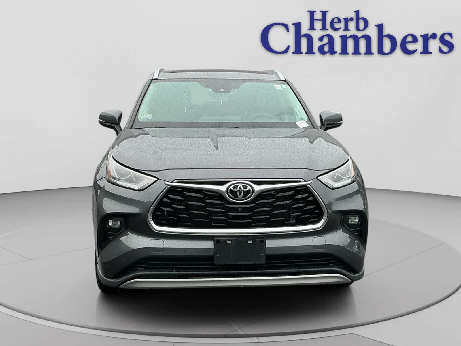 used 2022 Toyota Highlander car, priced at $35,498