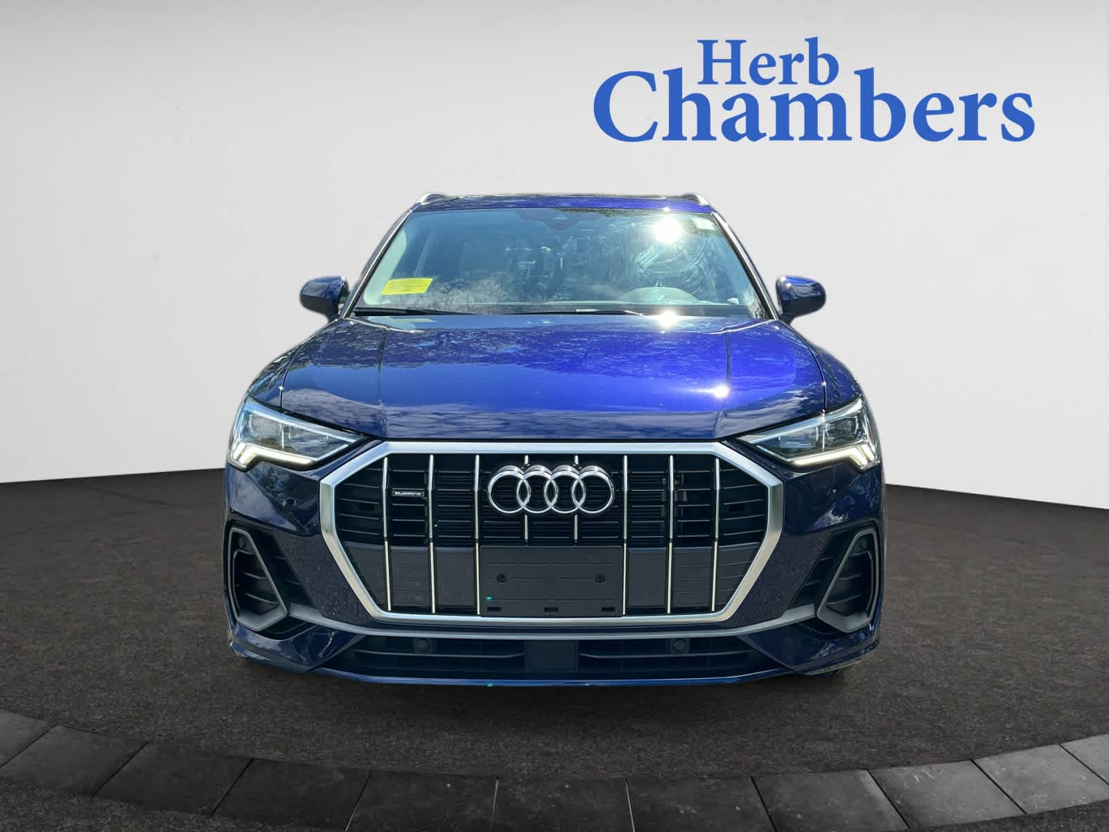 2025 Audi Q3 45 TFSI S line Premium photo 2