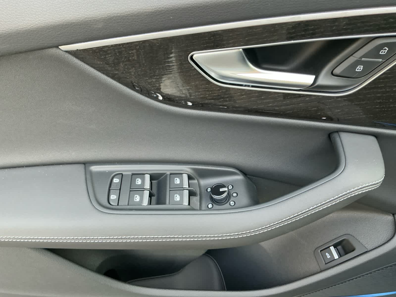 new 2026 Audi Q7 car, priced at $77,745