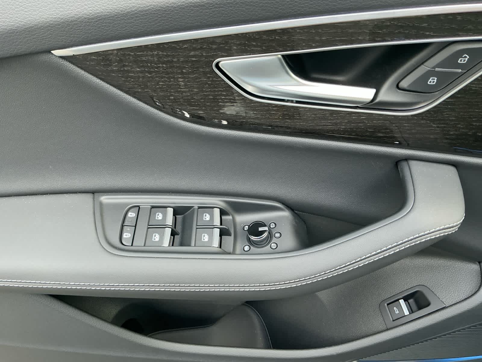 new 2026 Audi Q7 car, priced at $77,745