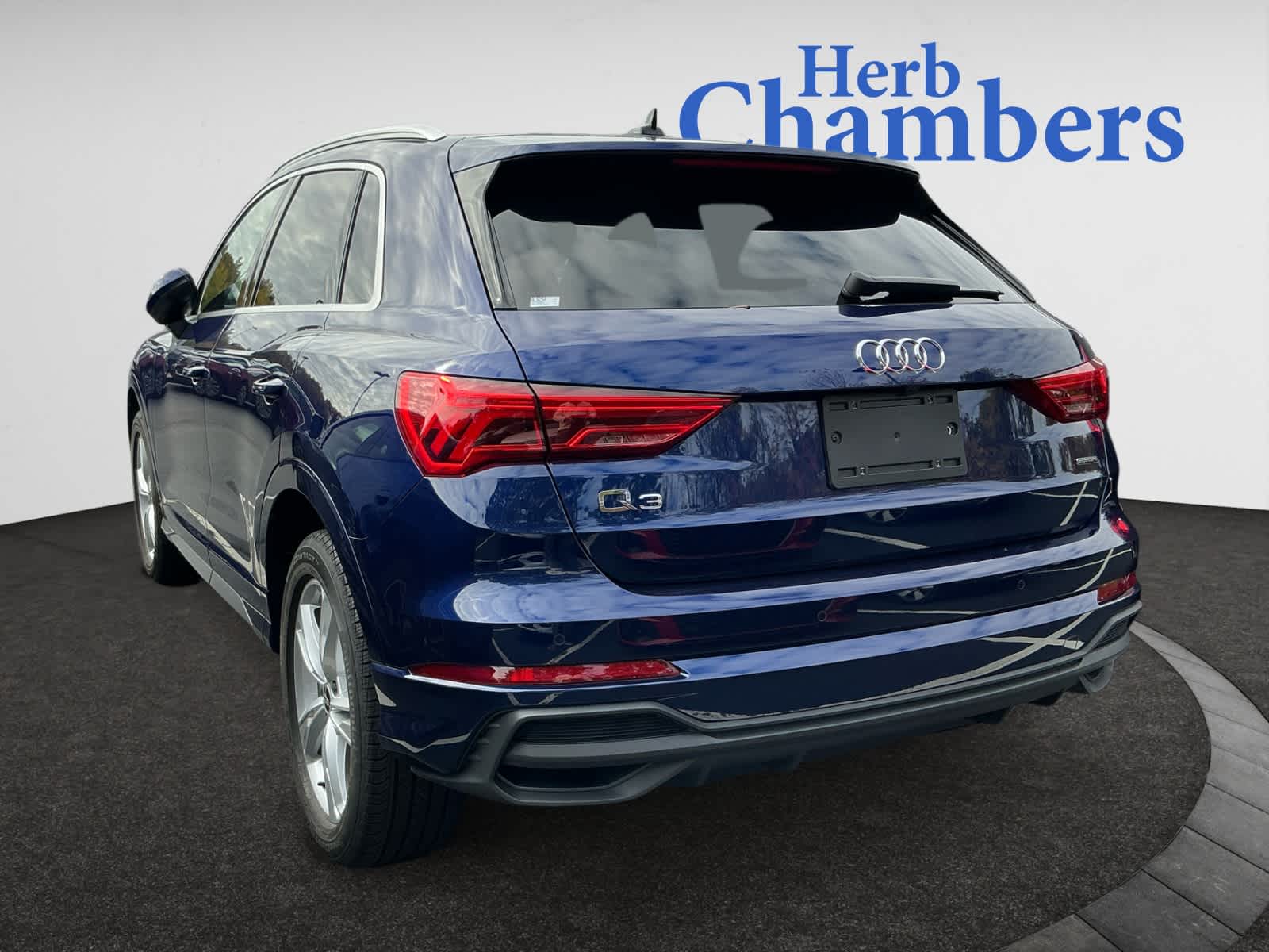 2024 Audi Q3 45 TFSI S line Premium photo 3