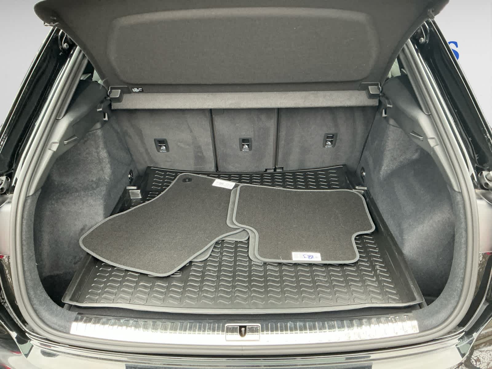 2025 Audi Q3 45 TFSI S line Premium photo 4