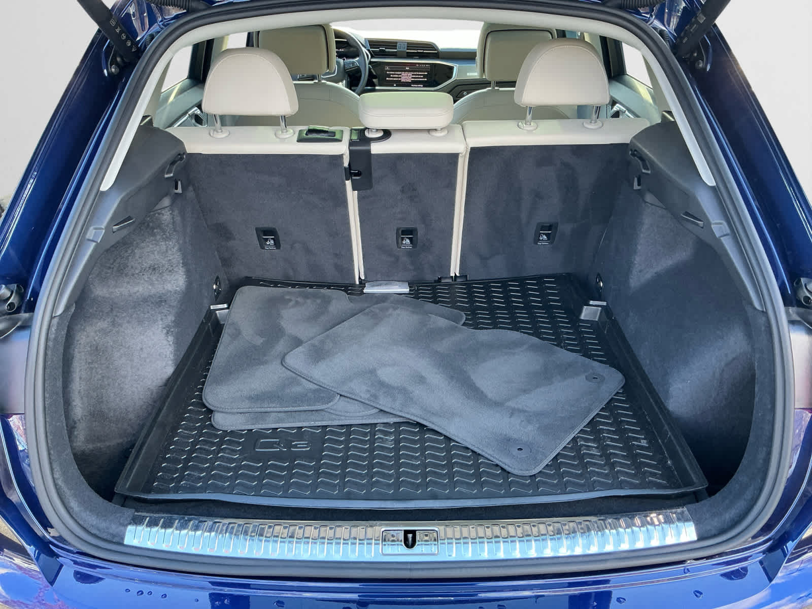 2025 Audi Q3 45 TFSI S line Premium photo 4