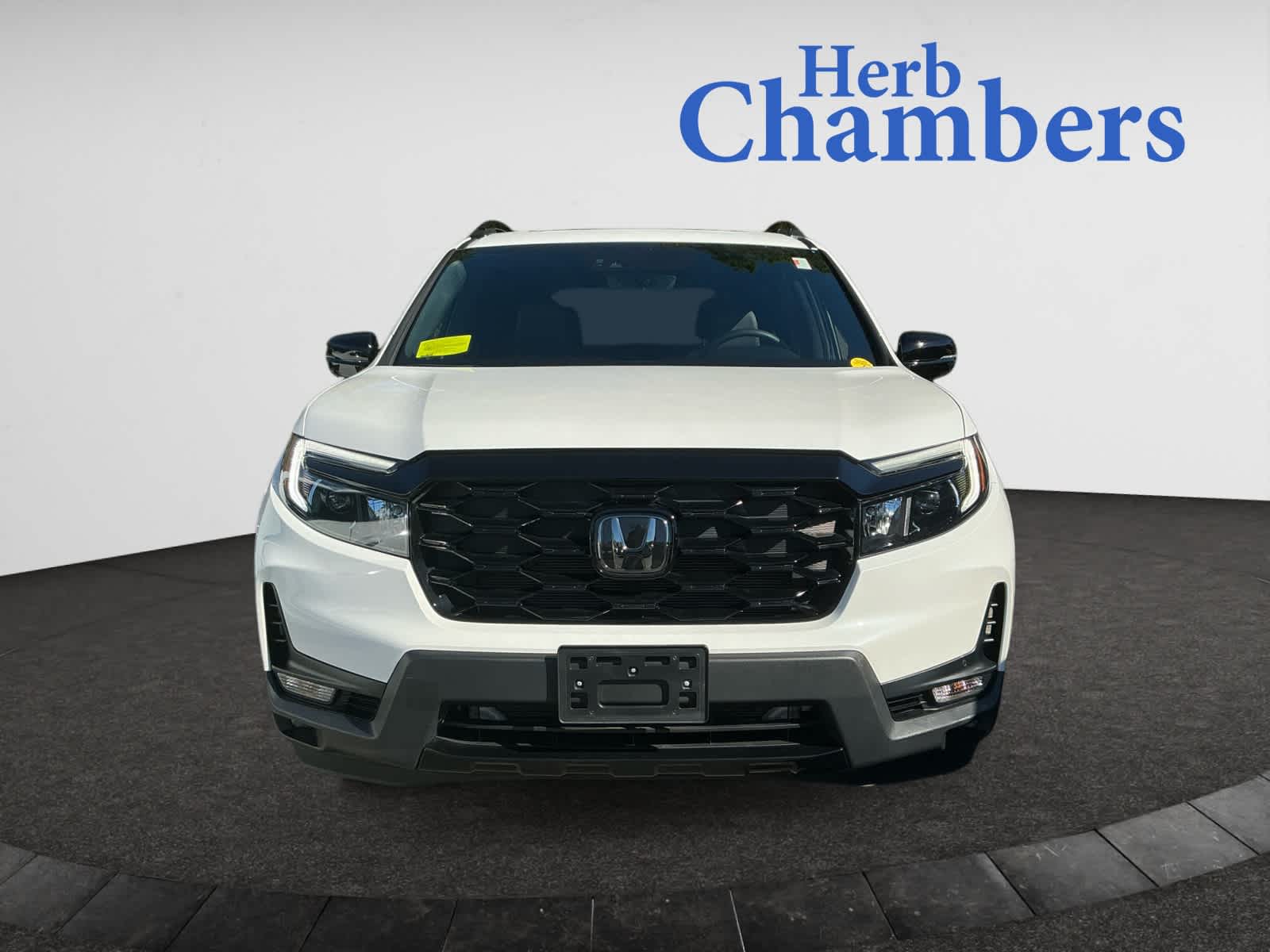 2023 Honda Passport Elite photo 2