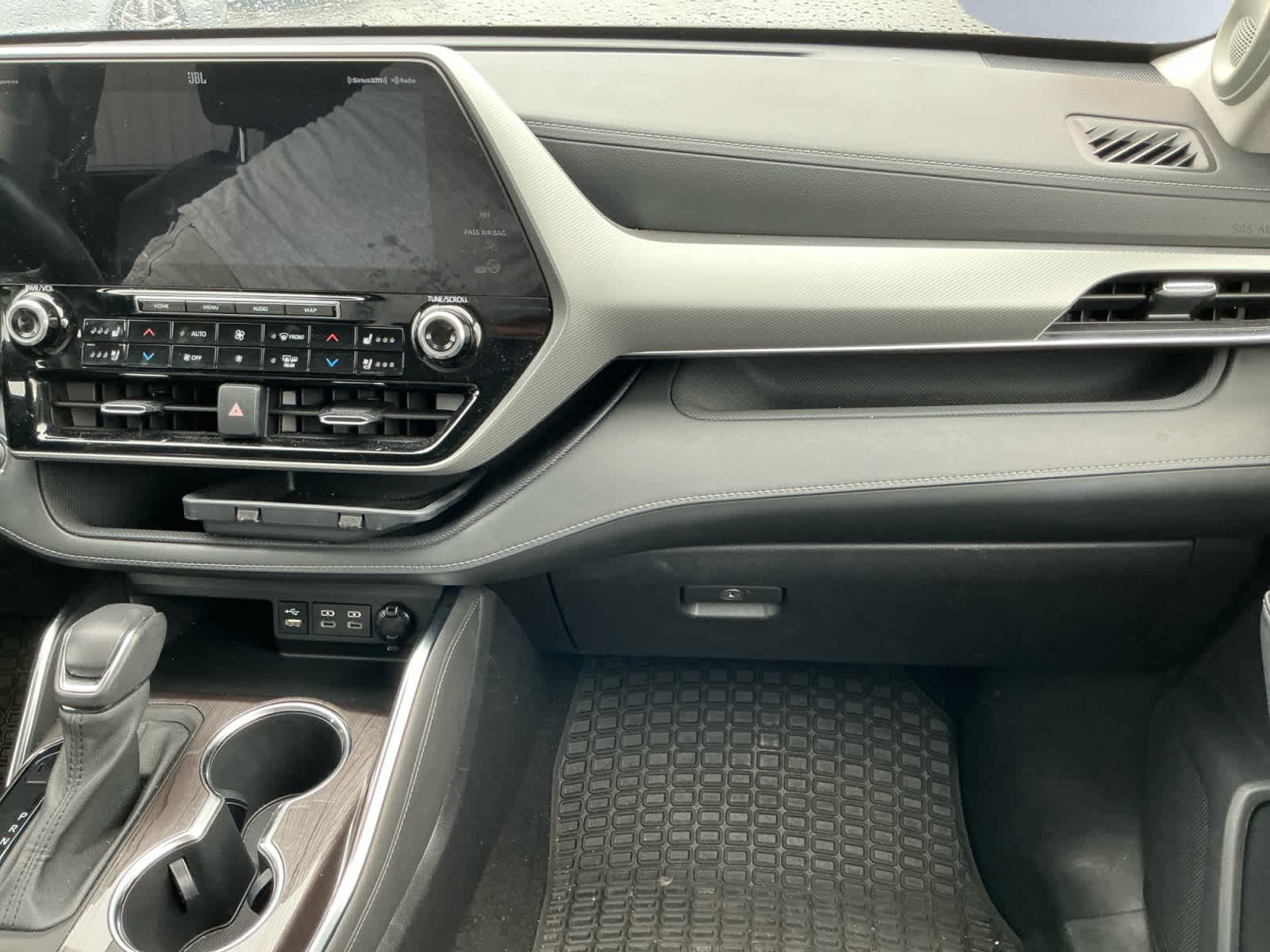 used 2022 Toyota Highlander car, priced at $35,498
