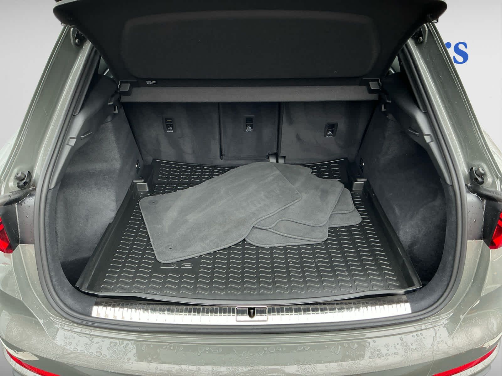 2025 Audi Q3 45 TFSI S line Premium photo 4