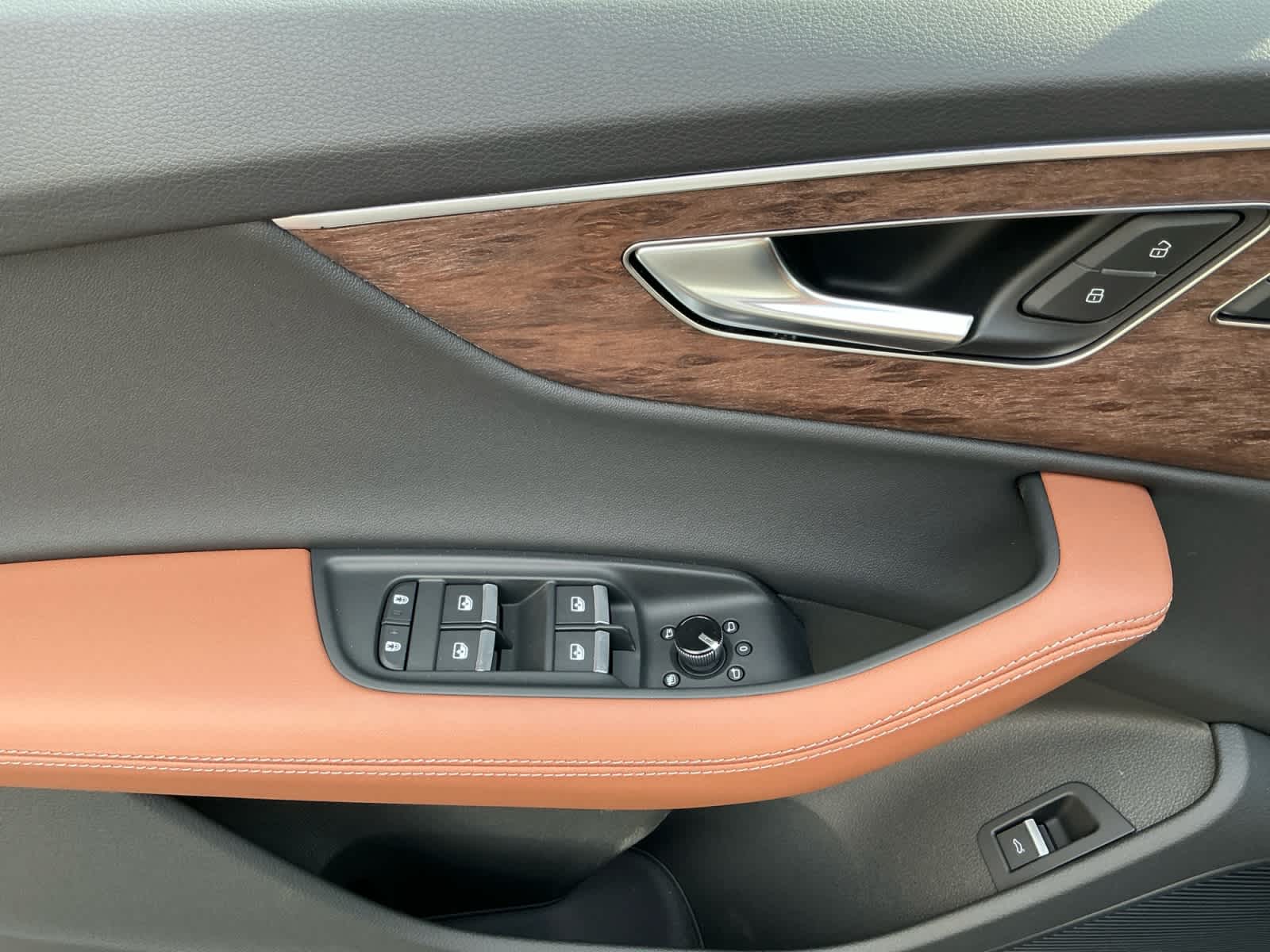 new 2026 Audi Q7 car, priced at $77,900