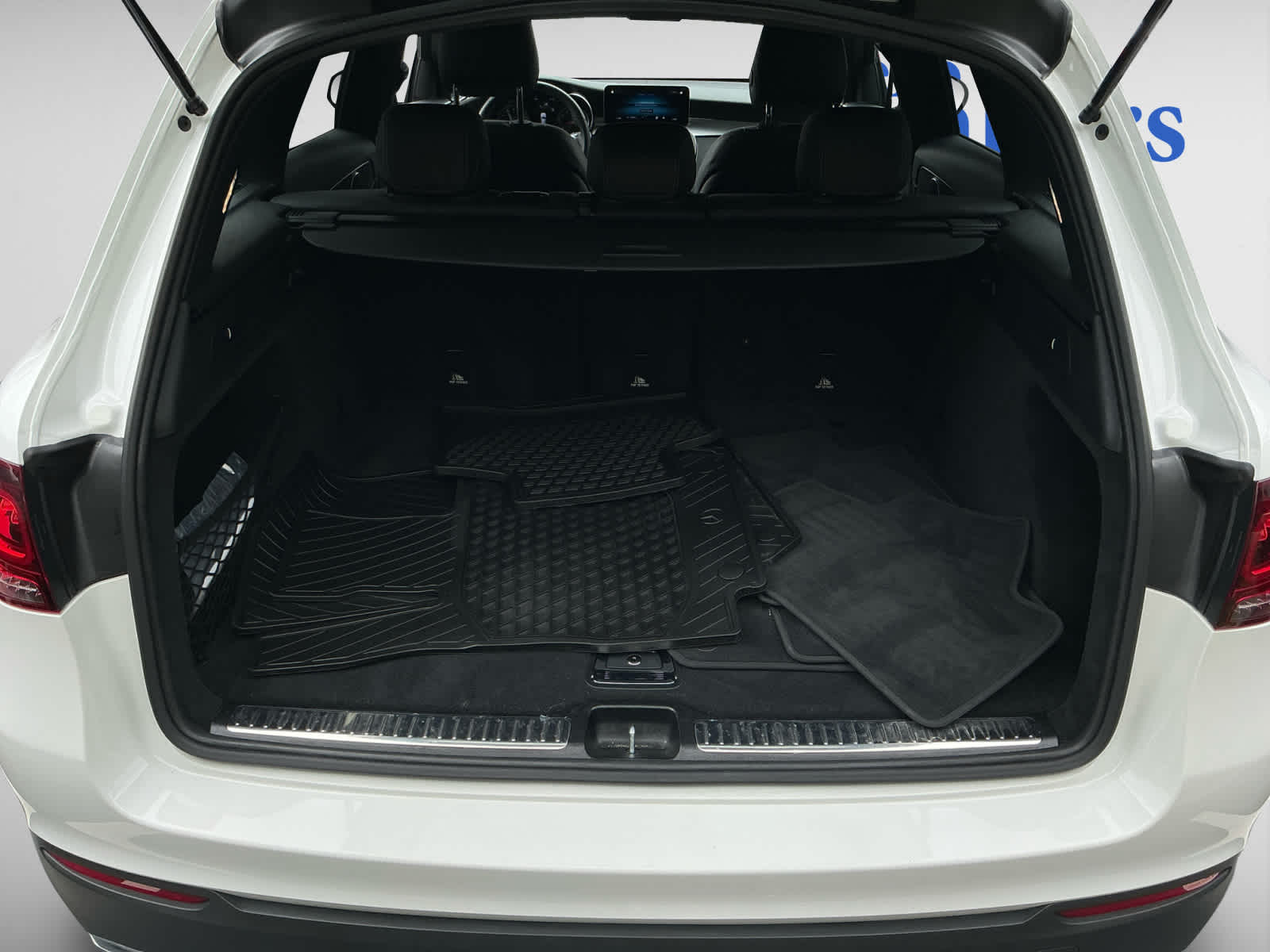 2020 Mercedes Benz GLC 300 photo 4