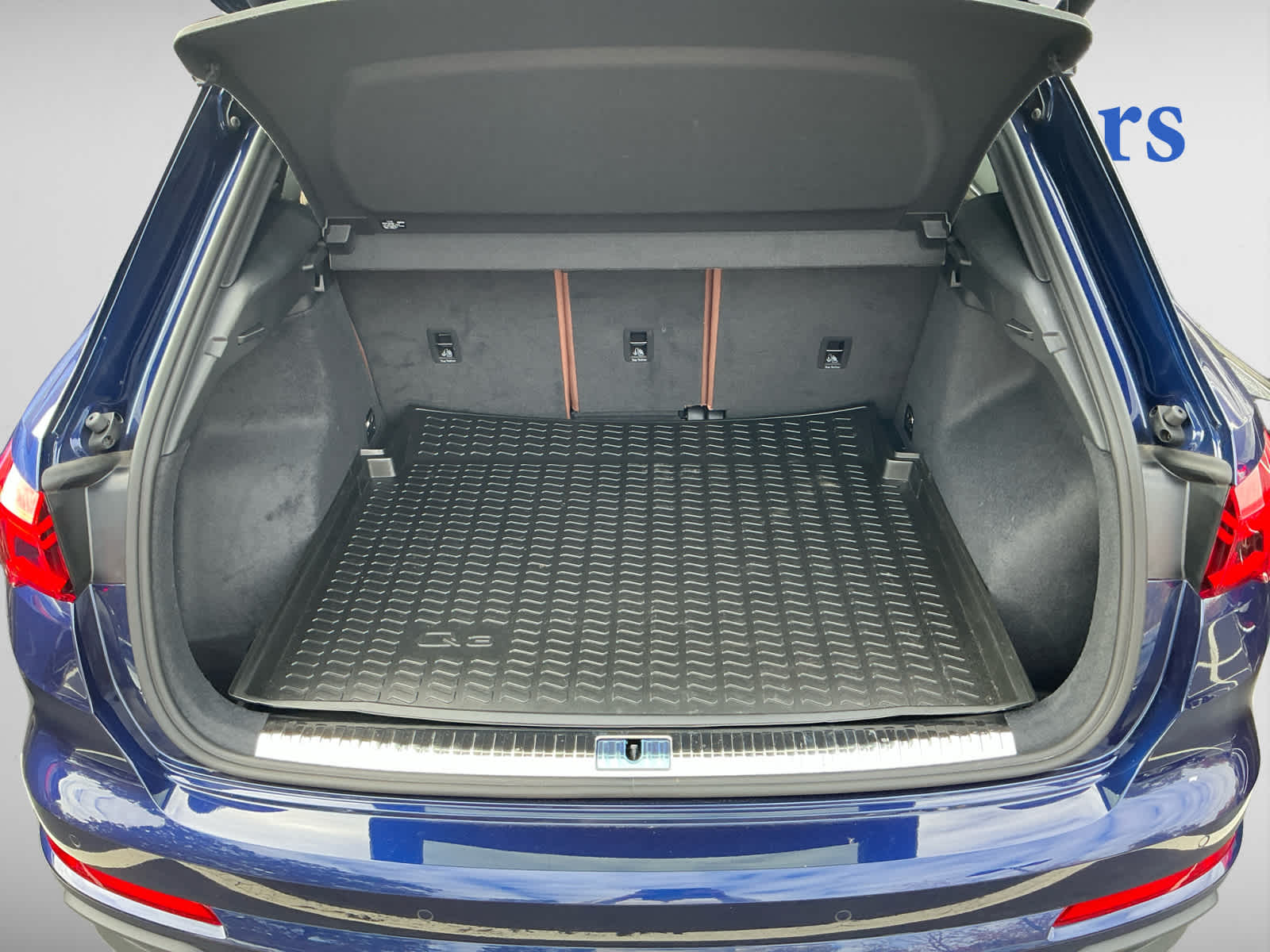 2024 Audi Q3 45 TFSI S line Premium photo 4