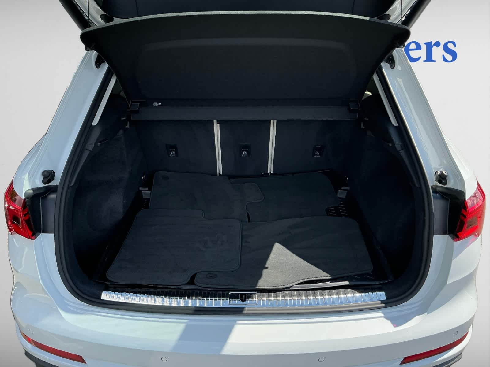 2025 Audi Q3 S line Premium Plus photo 4