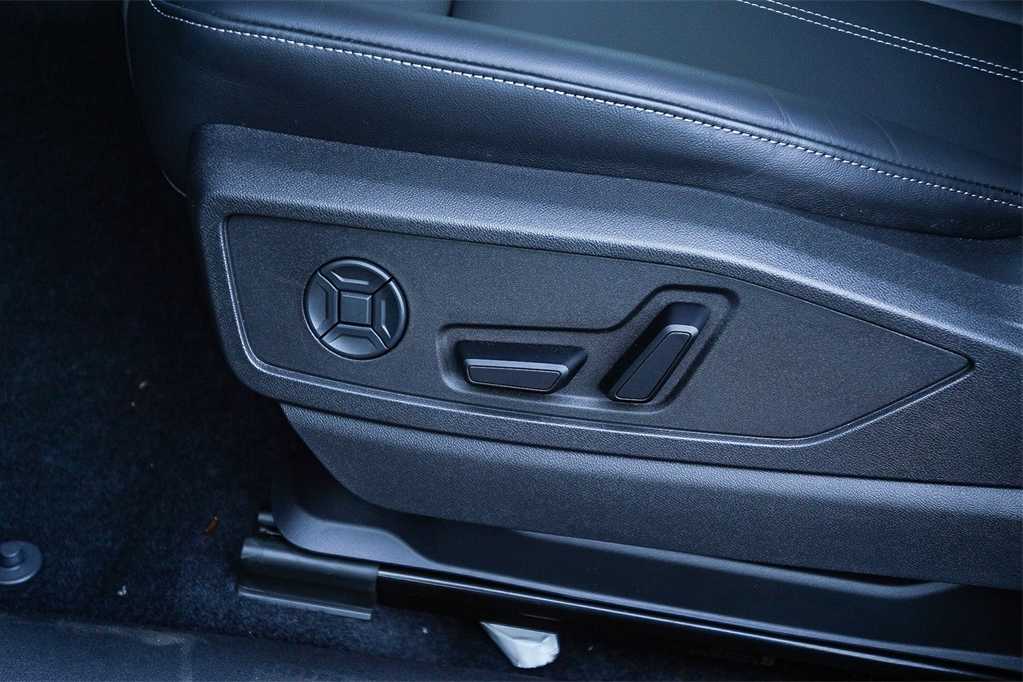 Thumbnail: 2025 Audi Q5 - 24