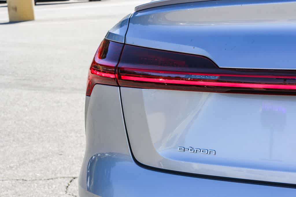 Thumbnail: 2023 Audi e-tron S - 11