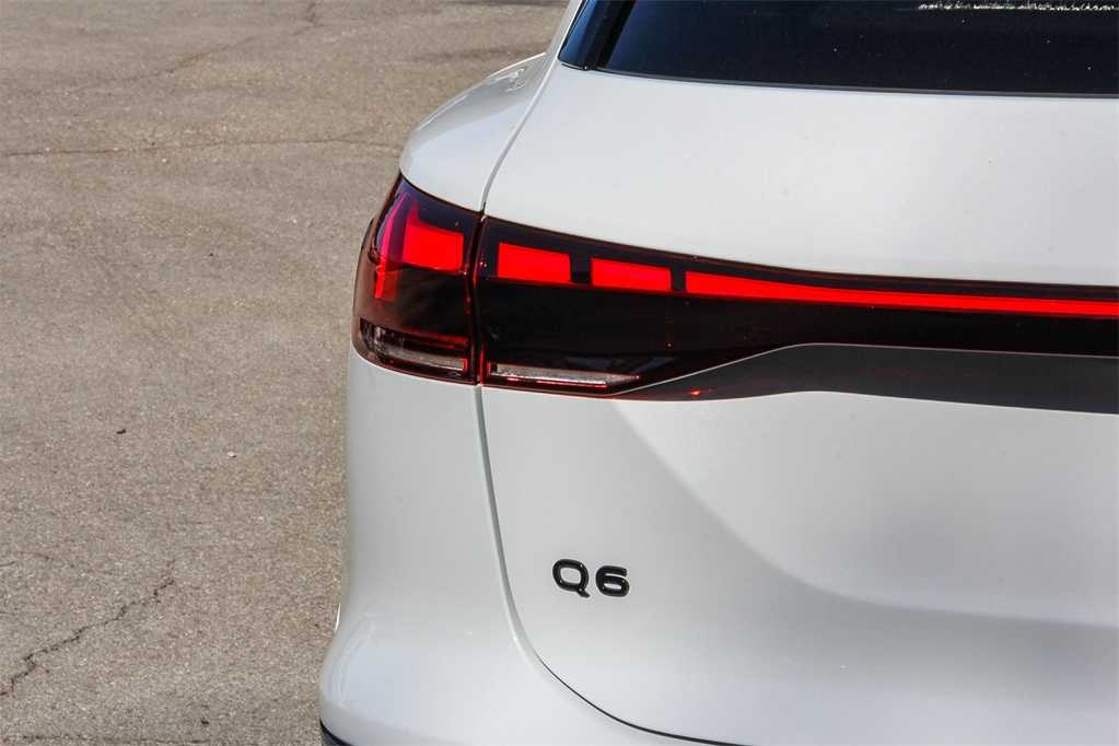 Thumbnail: 2025 Audi Q6 e-tron - 11